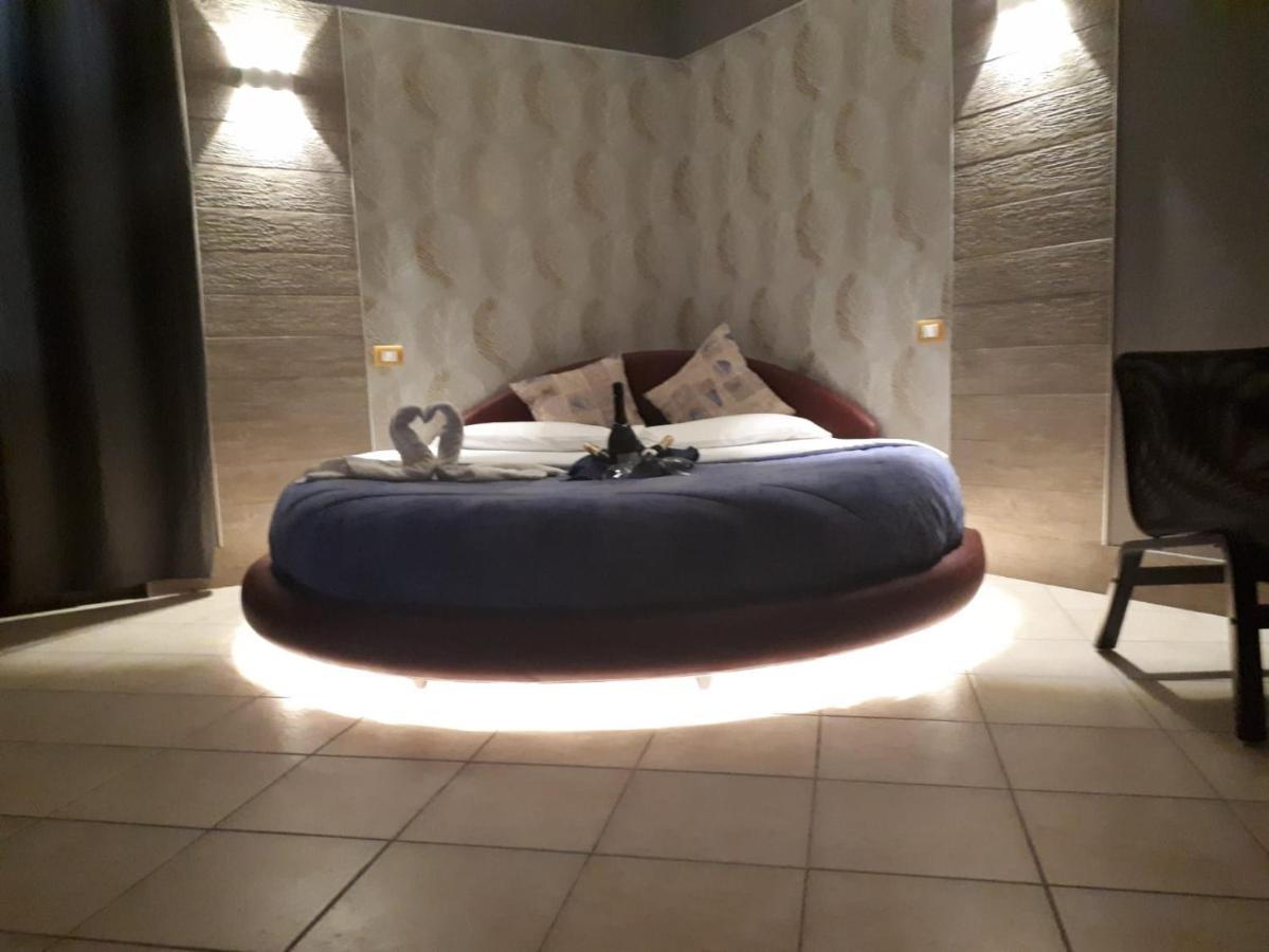 Thaire Resort Castel Volturno Exteriör bild