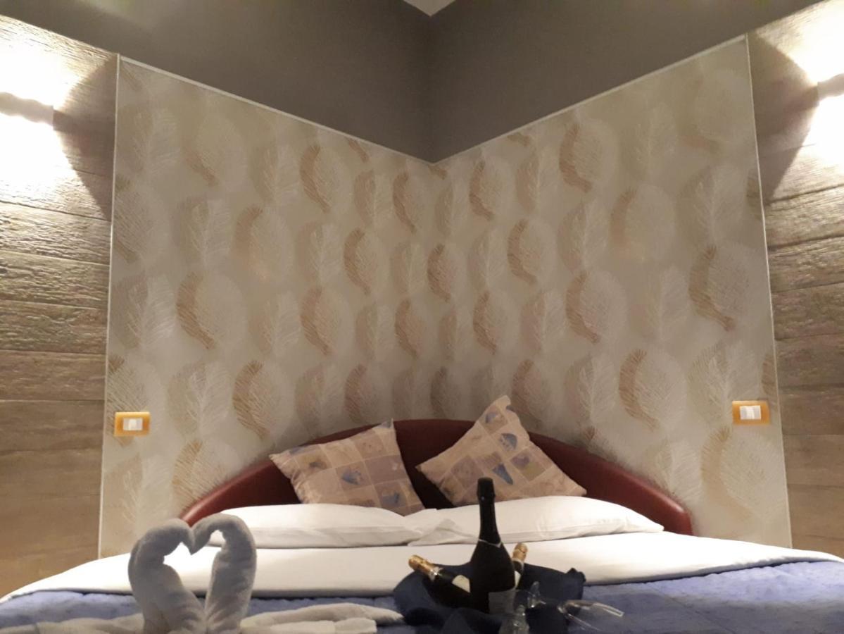Thaire Resort Castel Volturno Exteriör bild
