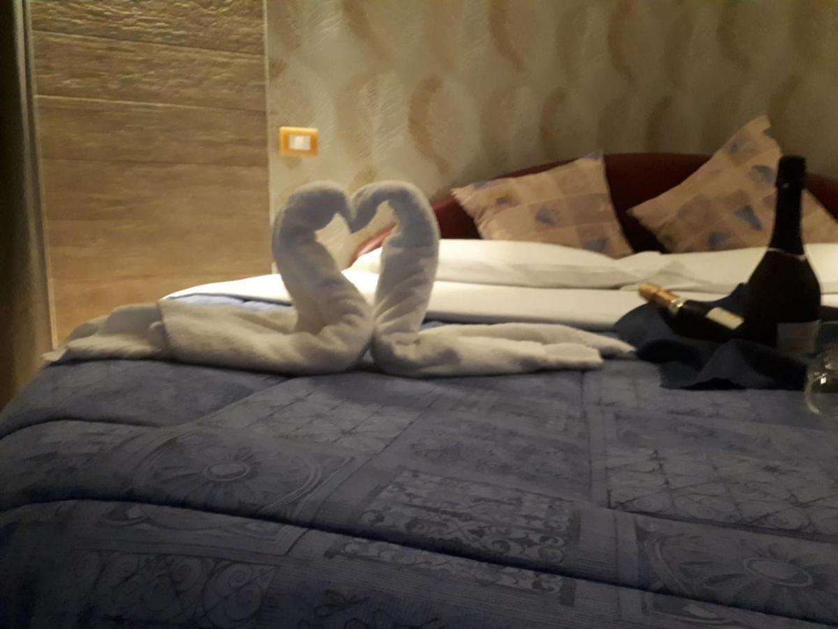 Thaire Resort Castel Volturno Exteriör bild