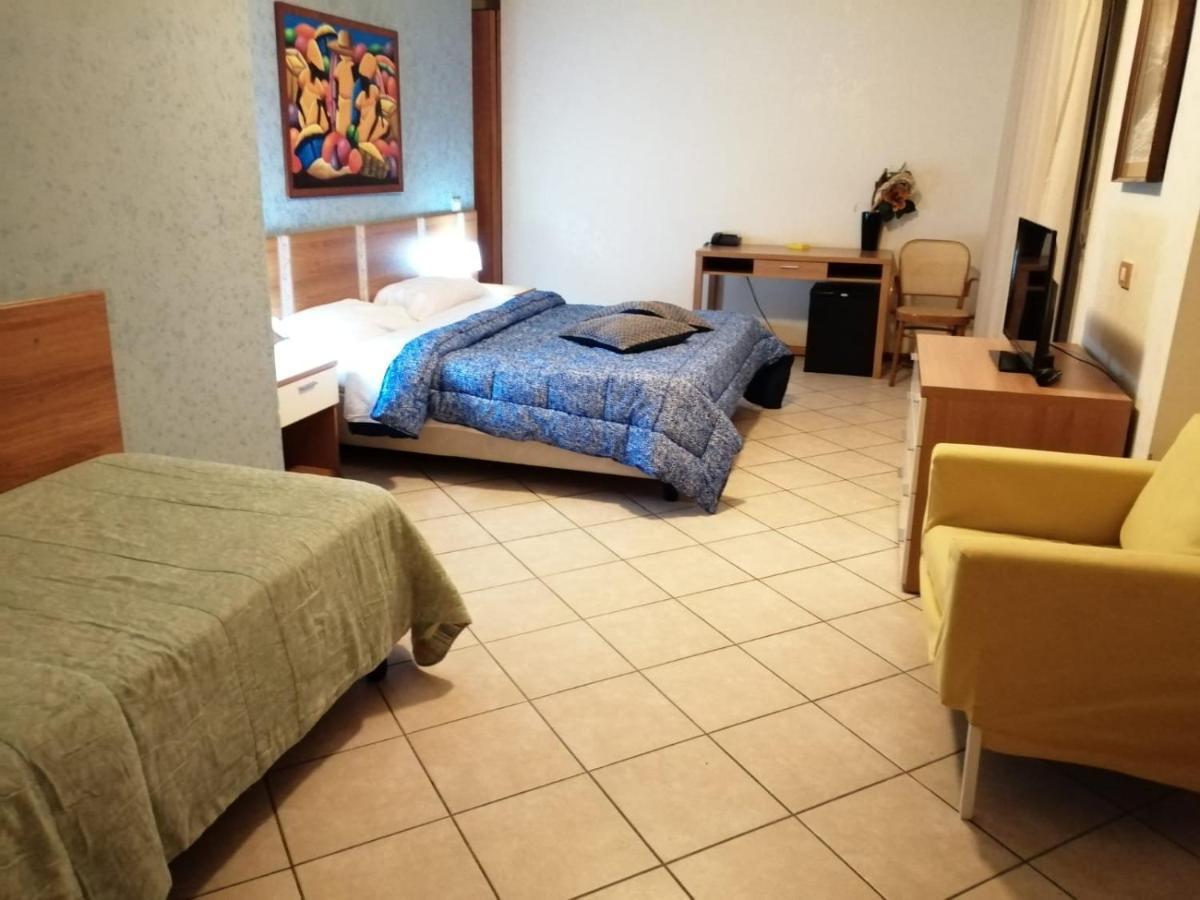 Thaire Resort Castel Volturno Exteriör bild