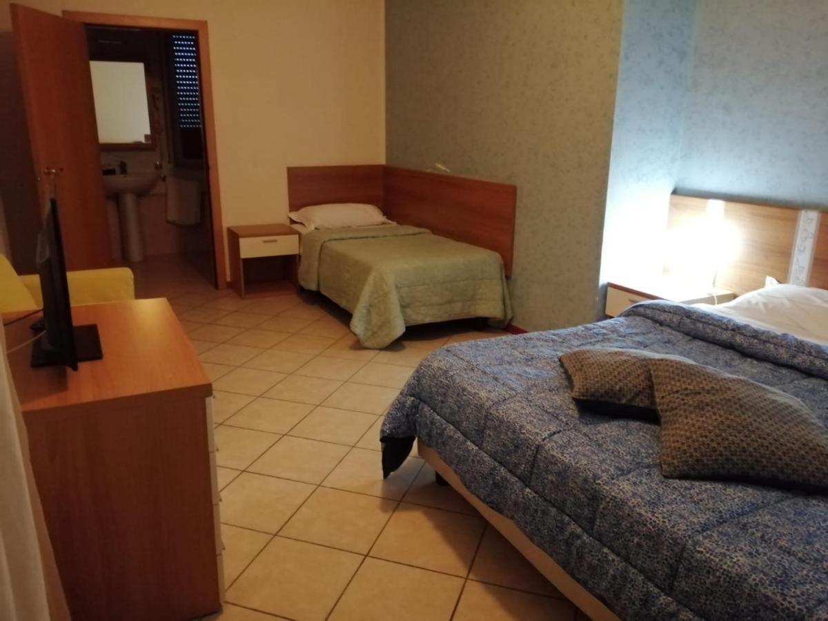 Thaire Resort Castel Volturno Exteriör bild