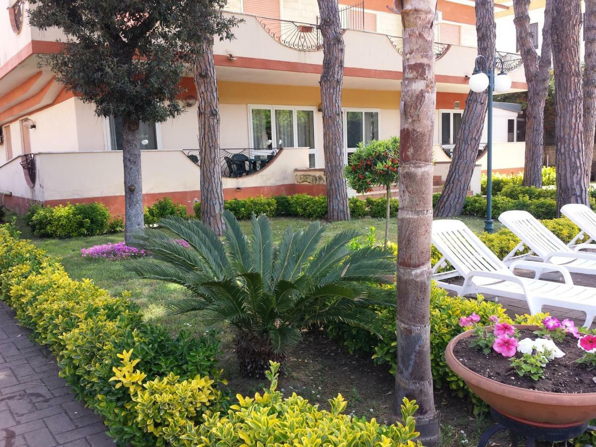 Thaire Resort Castel Volturno Exteriör bild