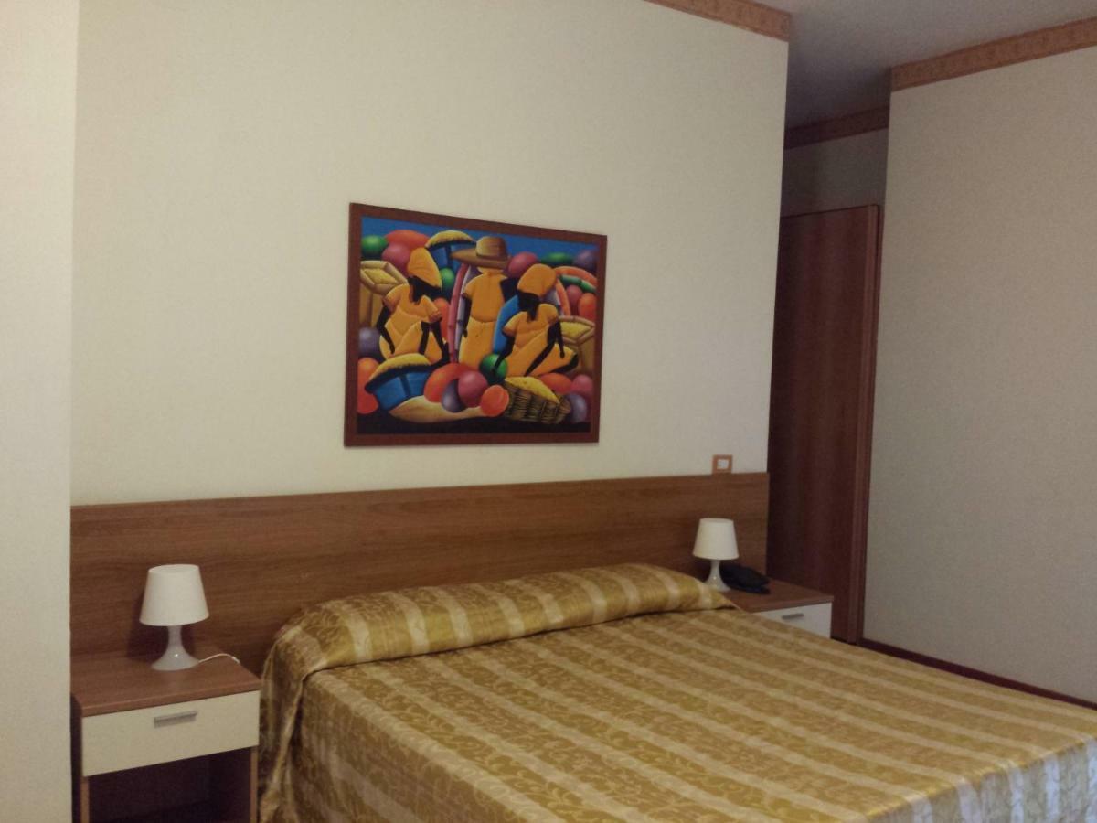 Thaire Resort Castel Volturno Exteriör bild