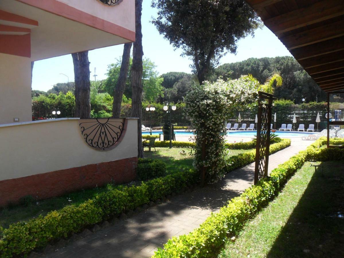 Thaire Resort Castel Volturno Exteriör bild