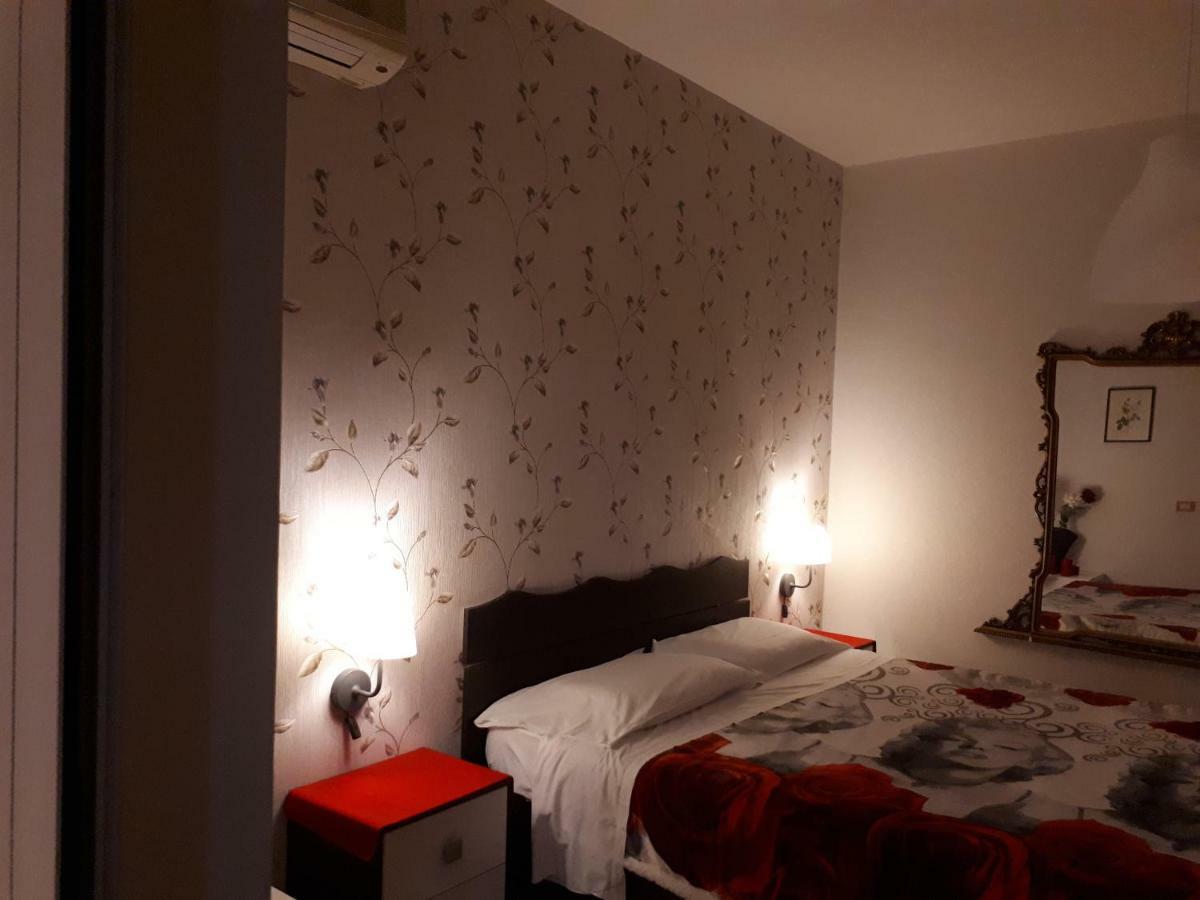 Thaire Resort Castel Volturno Exteriör bild