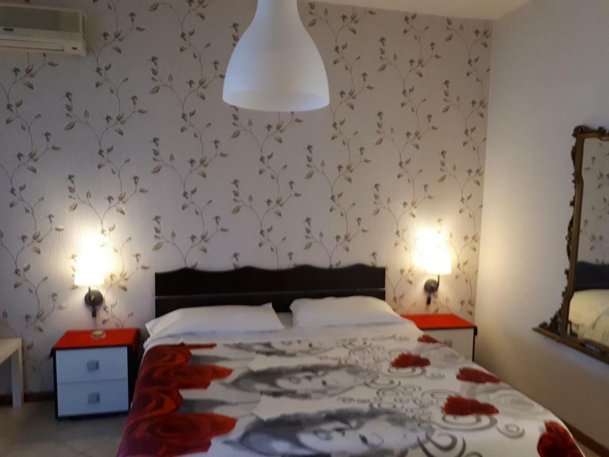 Thaire Resort Castel Volturno Exteriör bild