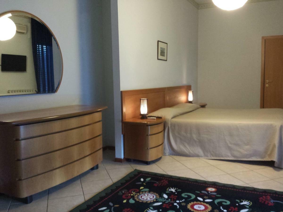 Thaire Resort Castel Volturno Exteriör bild