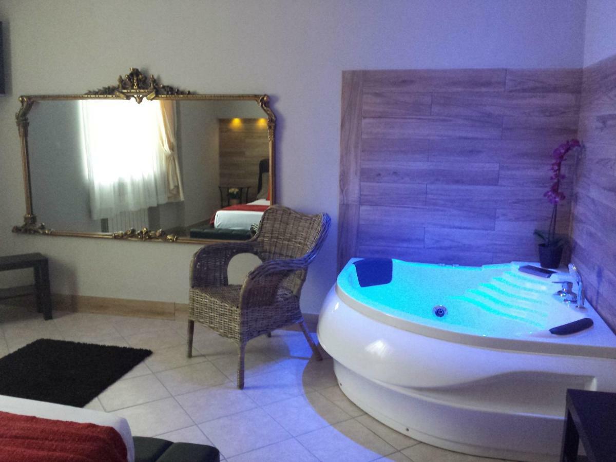 Thaire Resort Castel Volturno Exteriör bild
