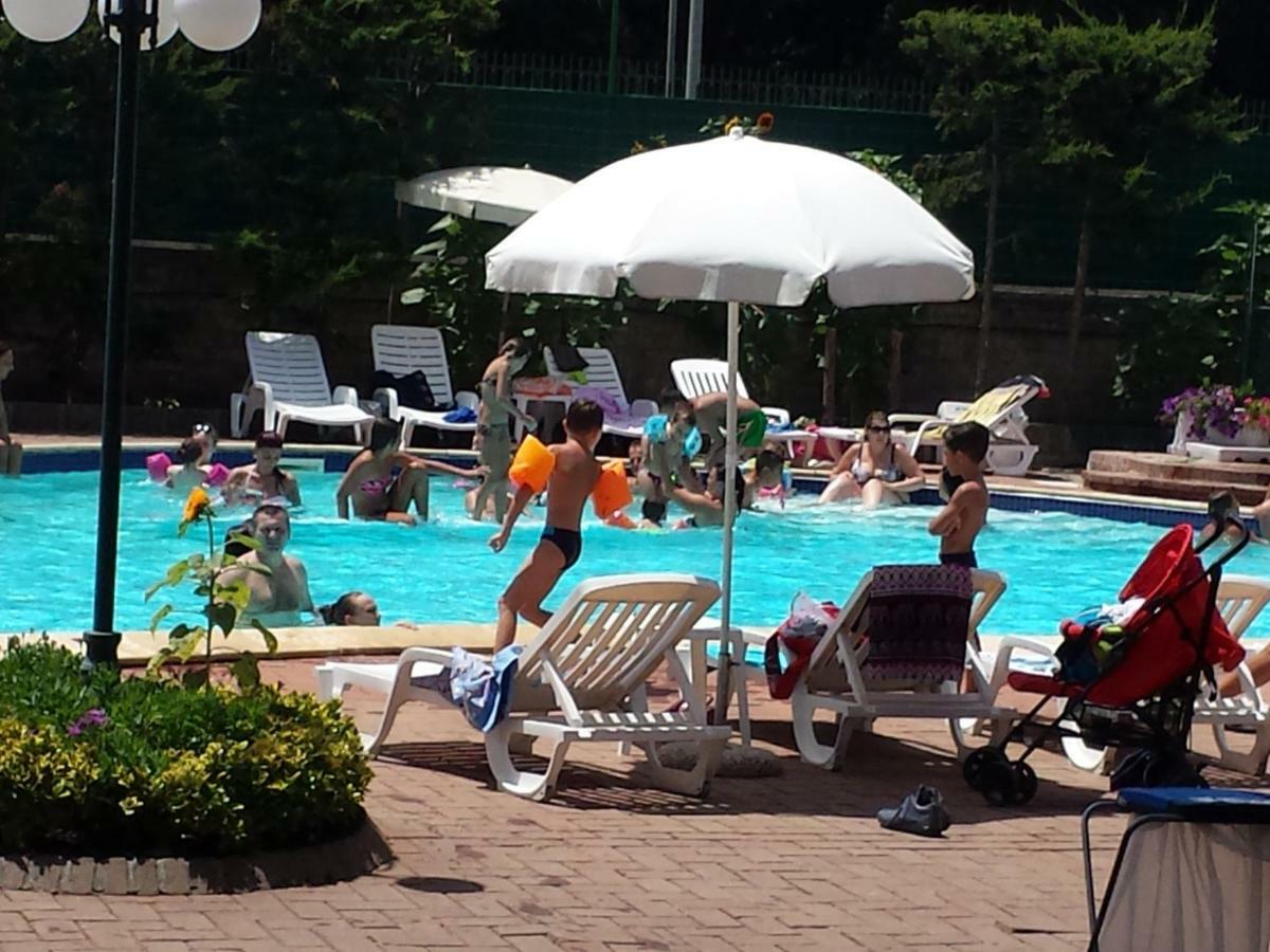 Thaire Resort Castel Volturno Exteriör bild