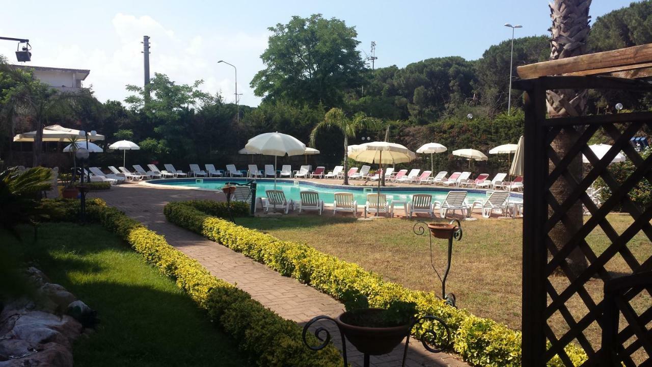 Thaire Resort Castel Volturno Exteriör bild