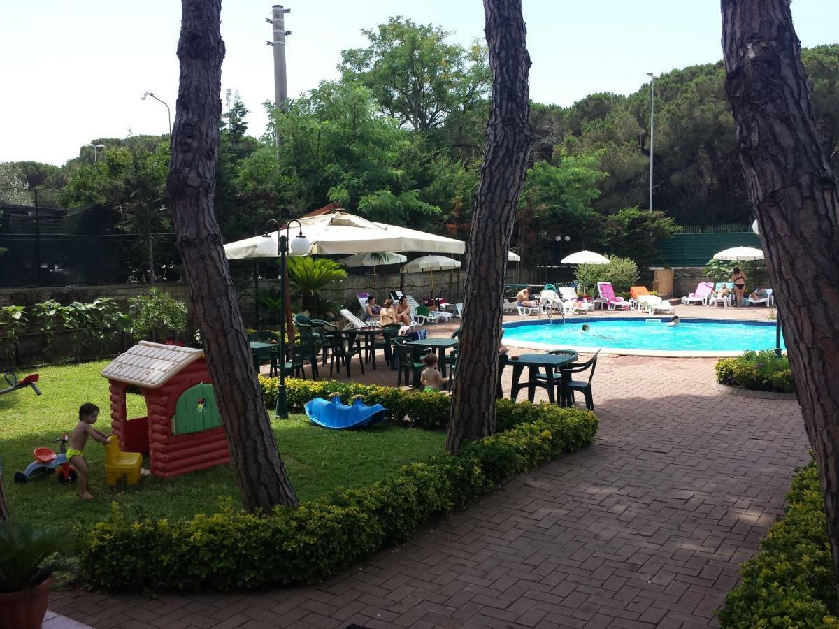 Thaire Resort Castel Volturno Exteriör bild