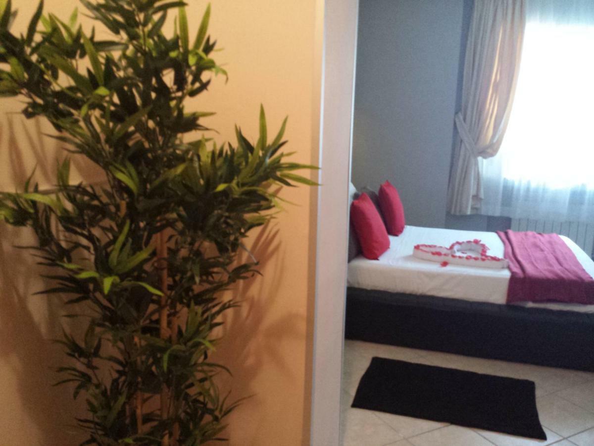 Thaire Resort Castel Volturno Exteriör bild