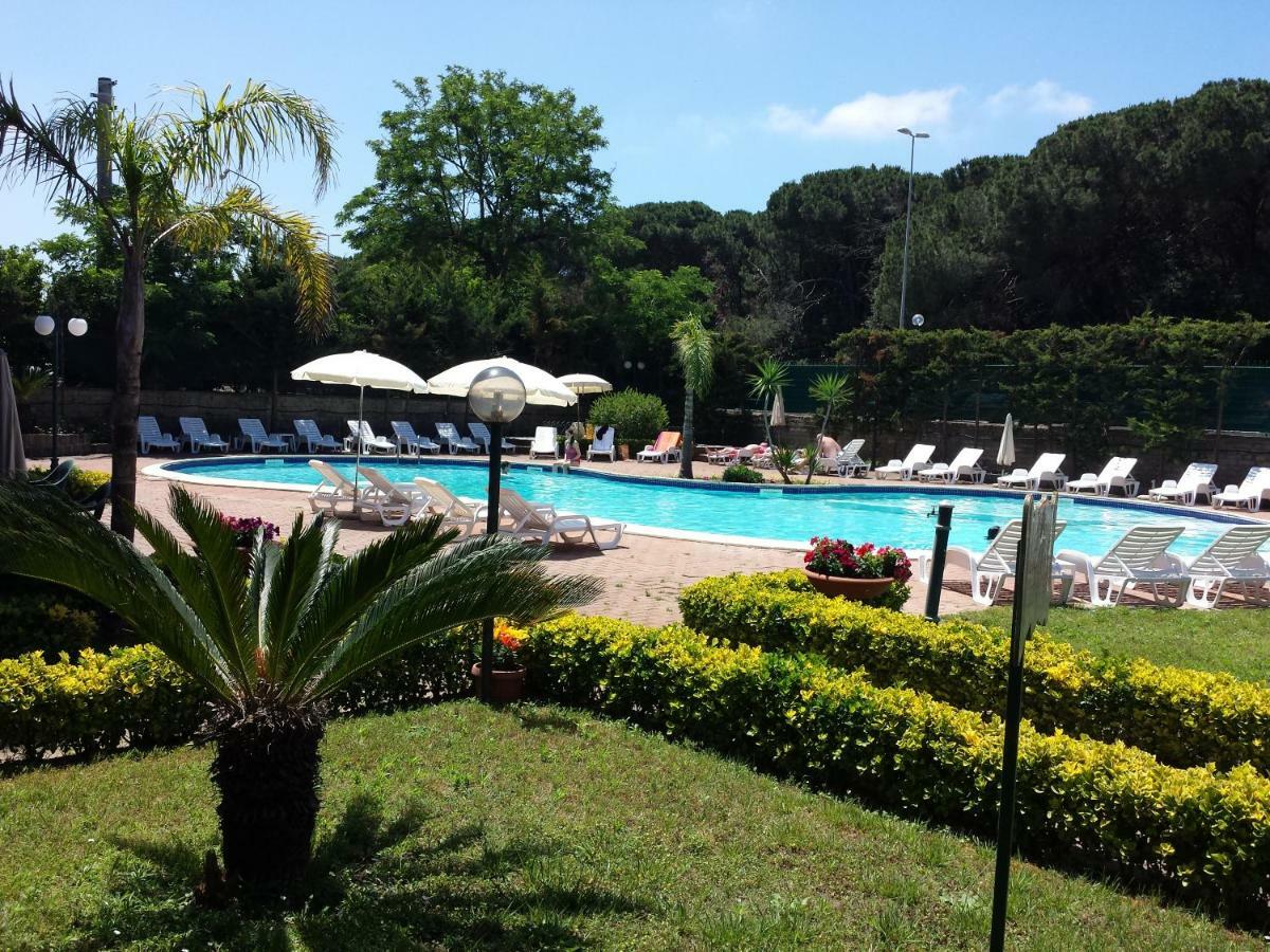 Thaire Resort Castel Volturno Exteriör bild