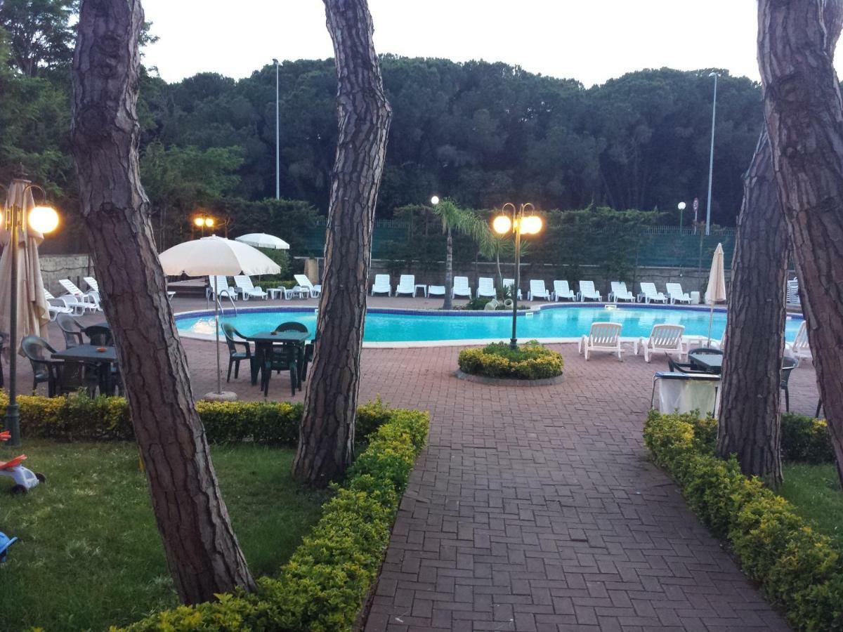 Thaire Resort Castel Volturno Exteriör bild