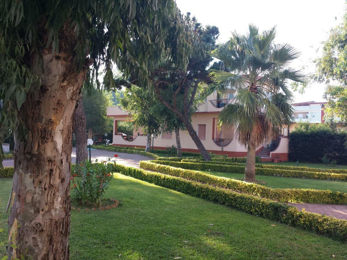 Thaire Resort Castel Volturno Exteriör bild